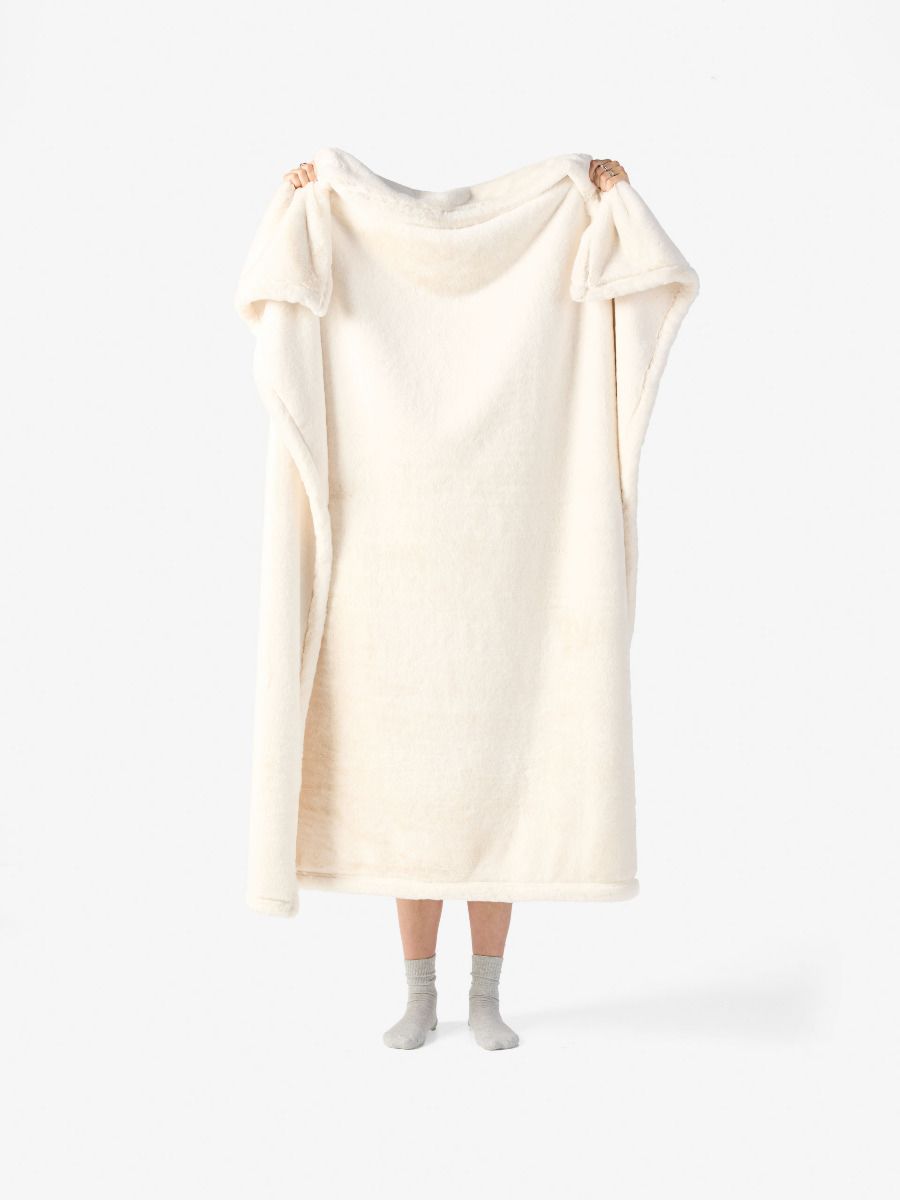 Evora Vanilla Throw